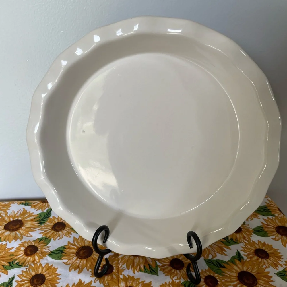 Stoneware Wavy Edge Pie Plate